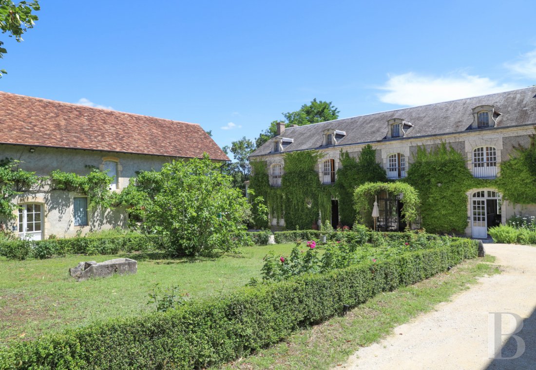 A manor house of medieval origin and a hamlet of outbuildings overlooking the Anglin in Indre on the edge of Vienne, not far from Ingrandes - photo  n°16